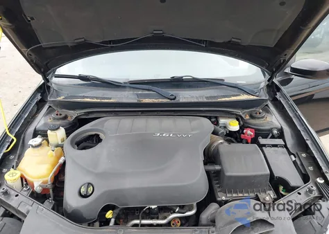 2013 Chrysler 200 Touring z USA, uszkodzony, nr VIN 1C3CCBBG2DN744609